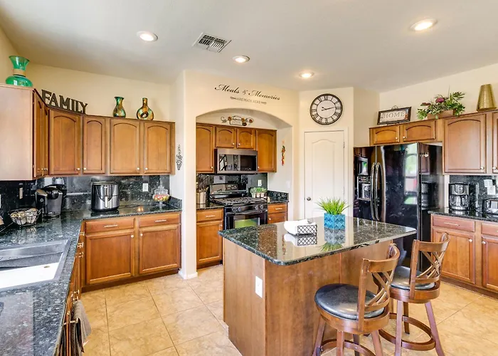 Family Oasis: Game & Patio! * Maricopa